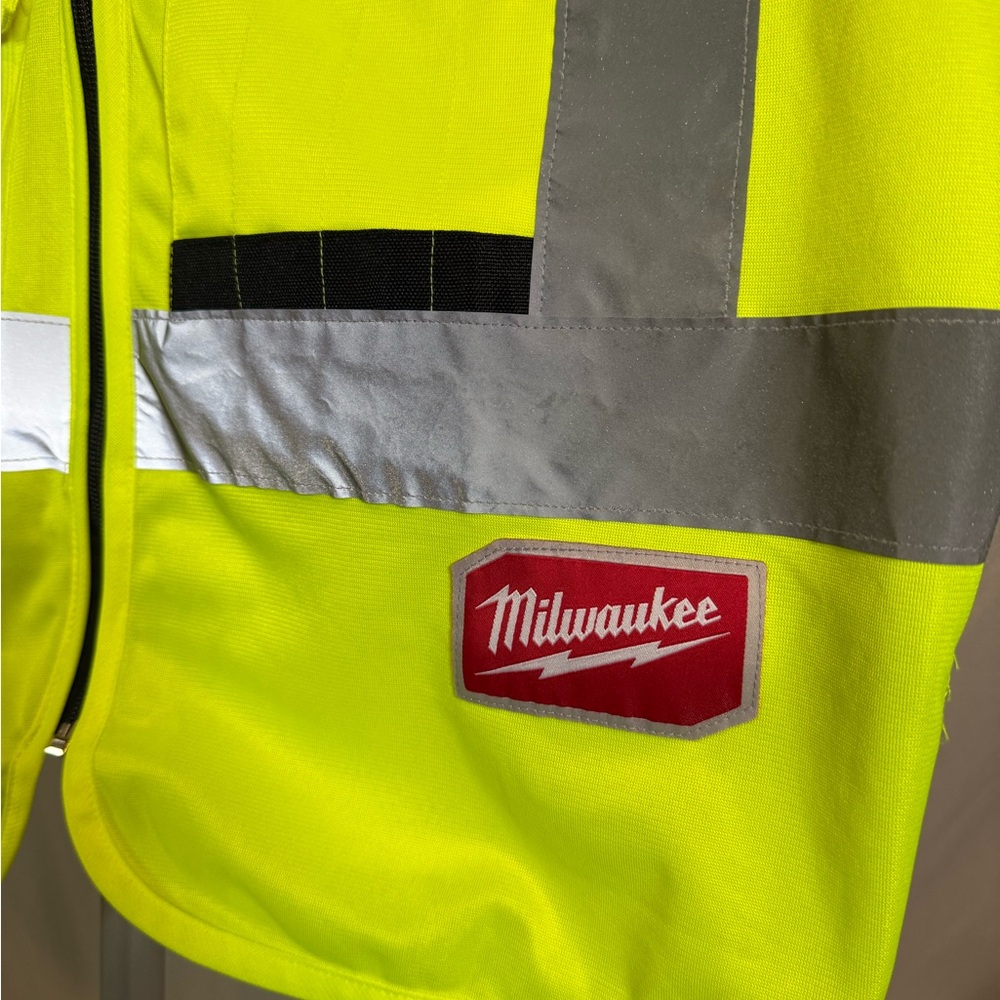 Milwaukee Class 2- Type R-‎ High Visibility Safety Vest 🦺 - Picture 3 of 7